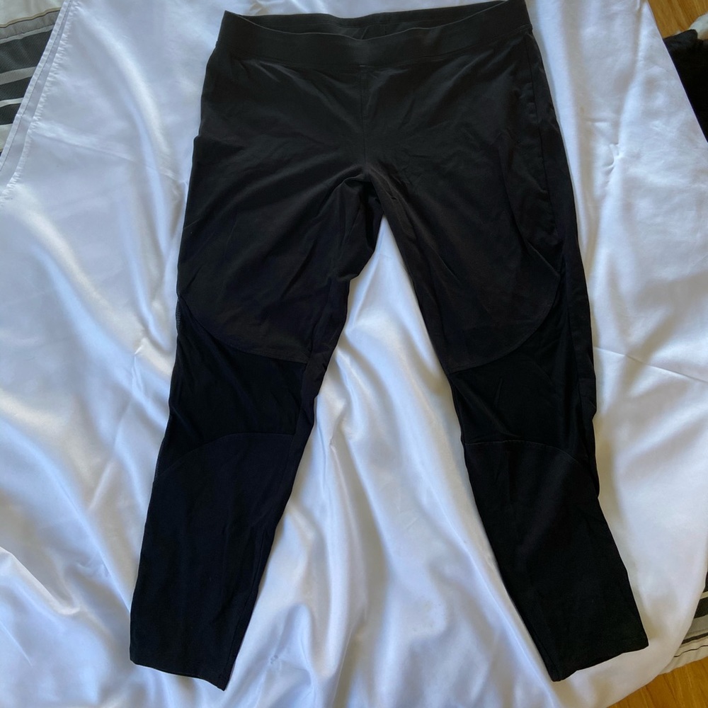 EXPRESS Black Leggings with mesh